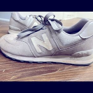 Women’s SPARKLY new balance shoes!
